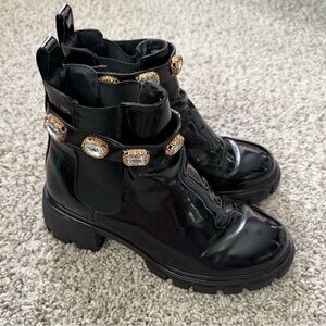 Steve Madden Amulet Chelsea Boots in Black Size 8.5